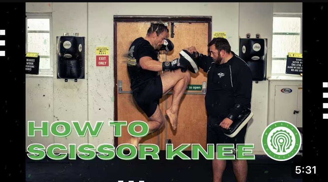 What is a scissor knee kick